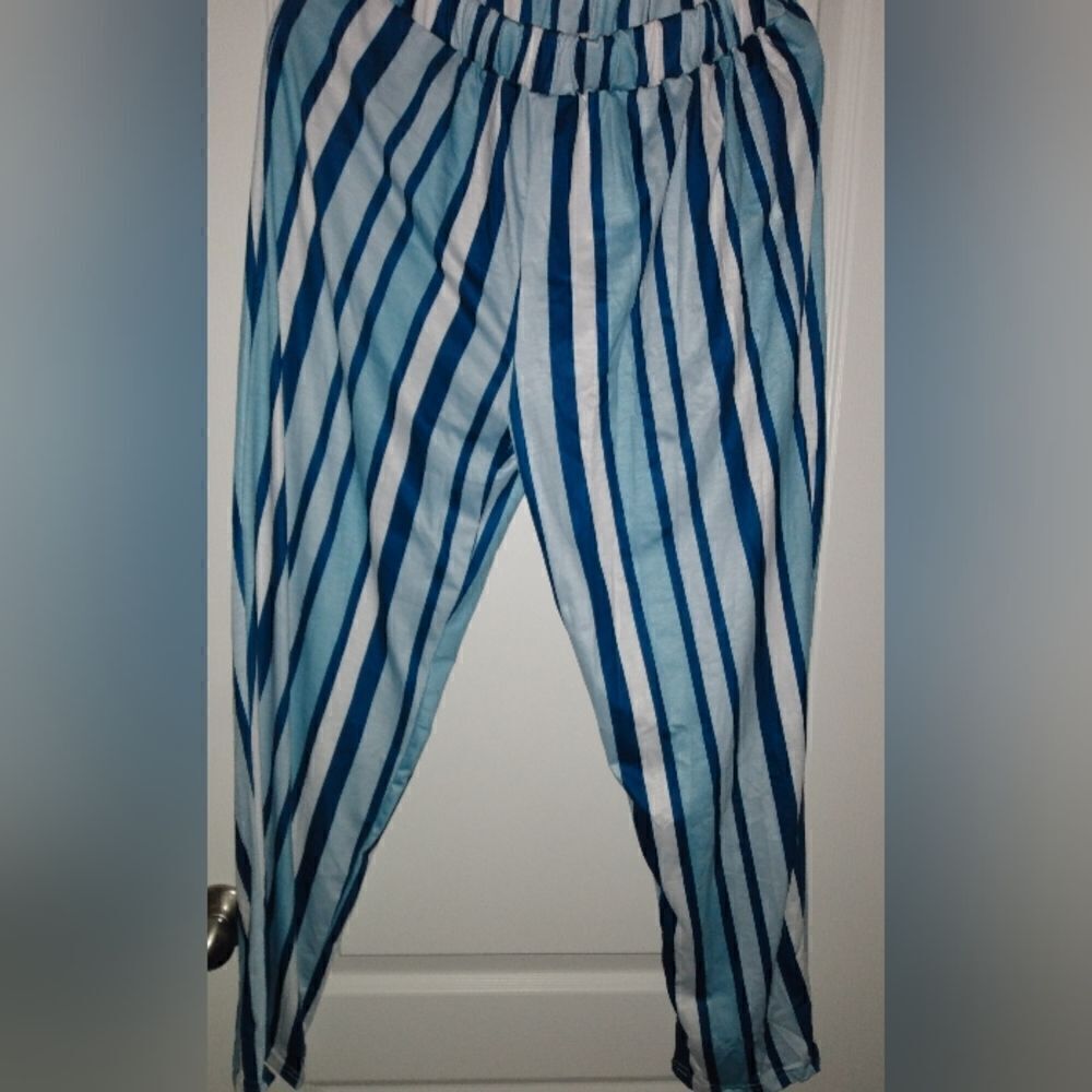 Blue stripe loose leggings NWOT GREAT CONDITION